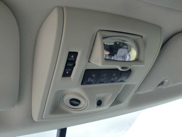 Volkswagen Routan 2009 photo 17