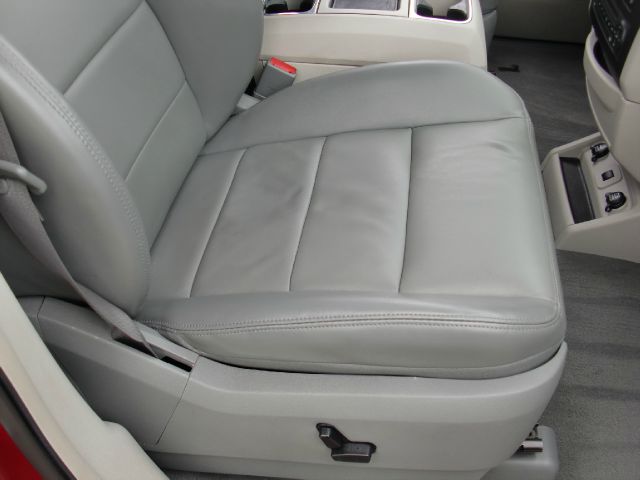 Volkswagen Routan 2009 photo 18