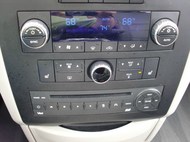 Volkswagen Routan 2009 photo 19