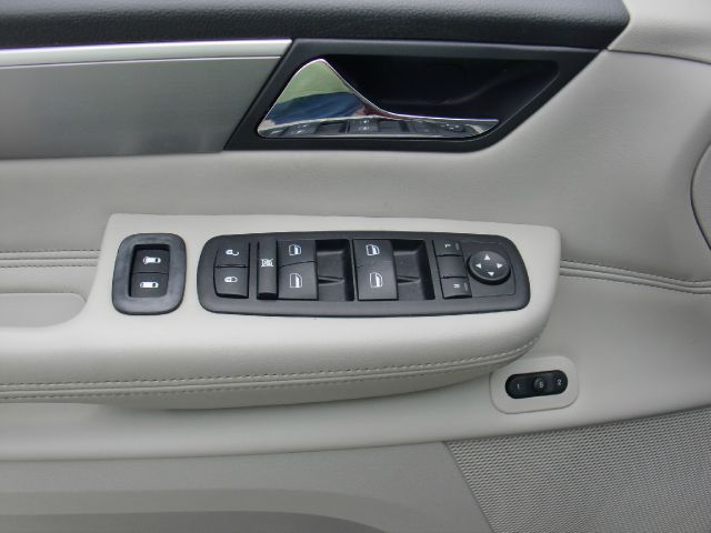 Volkswagen Routan 2009 photo 8