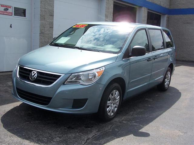 Volkswagen Routan XR MiniVan