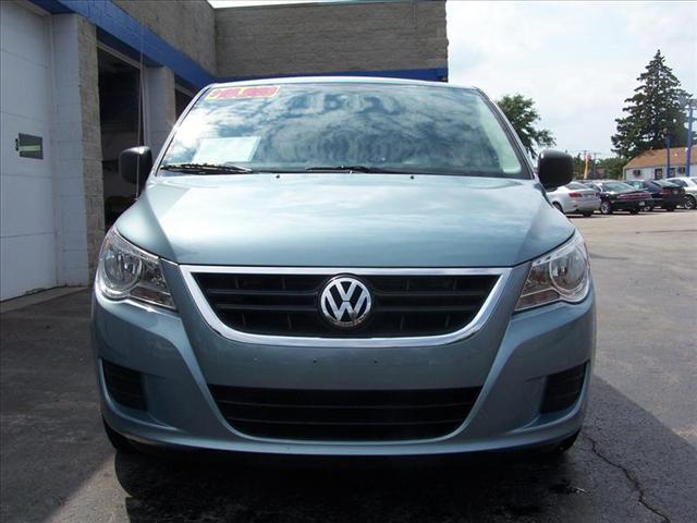 Volkswagen Routan 2009 photo 1