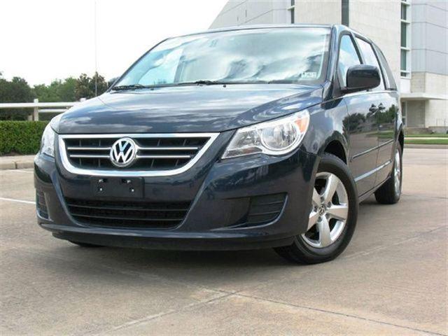 Volkswagen Routan 2009 photo 1