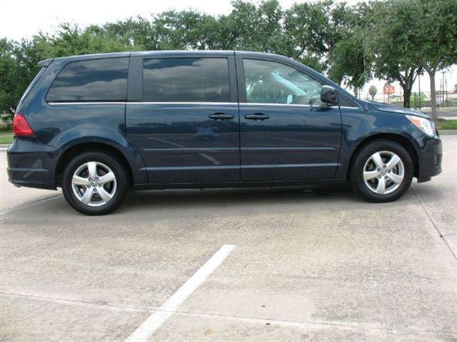 Volkswagen Routan 2009 photo 3