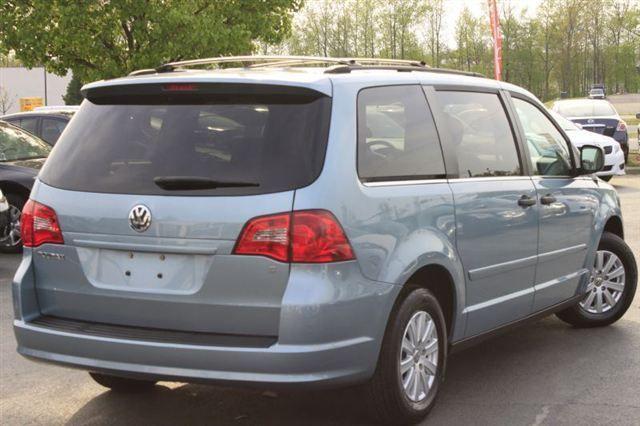 Volkswagen Routan 2009 photo 5