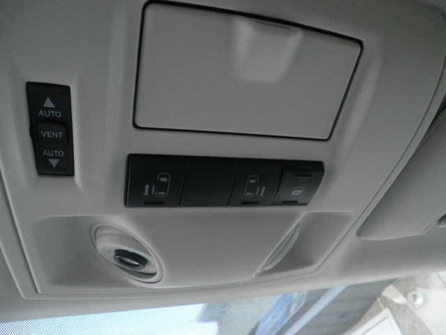 Volkswagen Routan 2009 photo 18