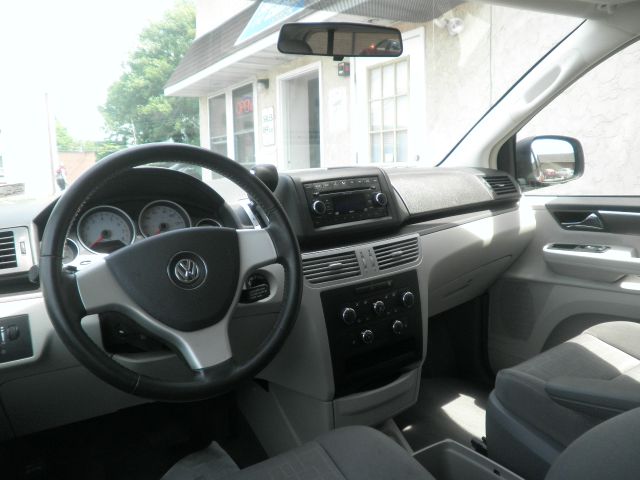 Volkswagen Routan 2009 photo 20