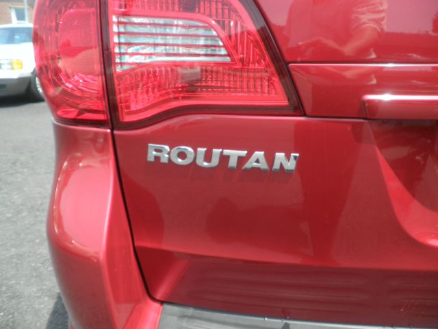 Volkswagen Routan 2009 photo 24