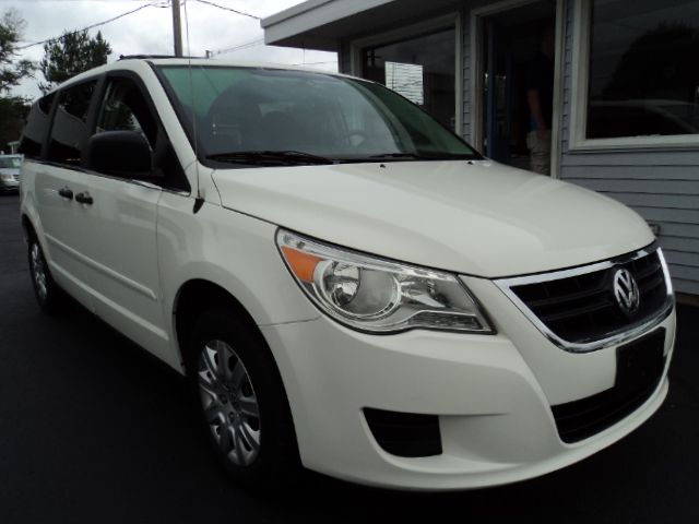 Volkswagen Routan 2009 photo 3