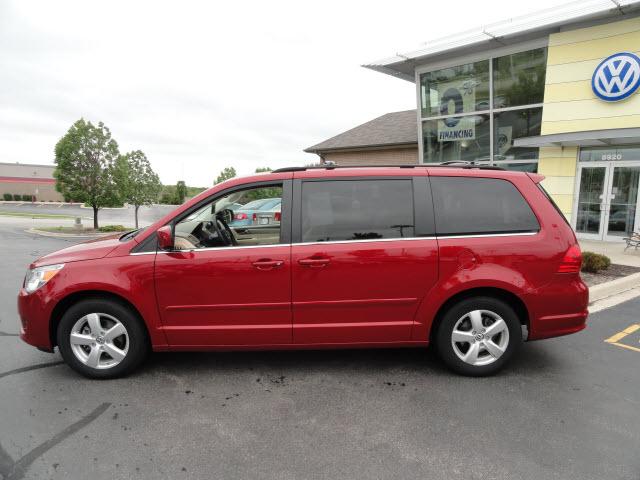 Volkswagen Routan 2009 photo 1