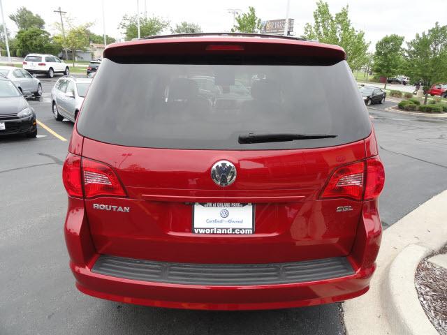 Volkswagen Routan 2009 photo 3