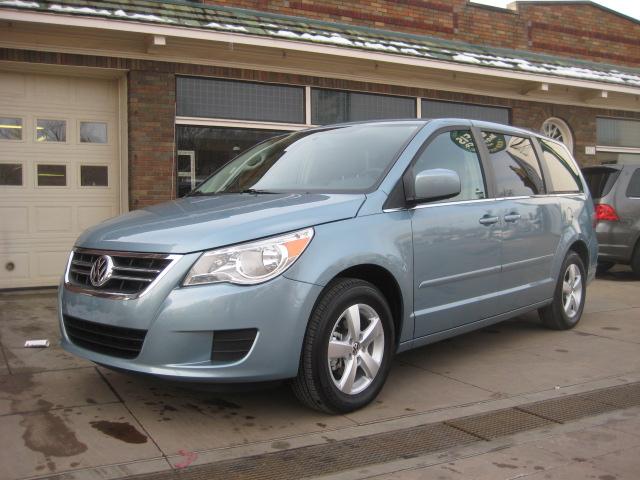 Volkswagen Routan SE MiniVan