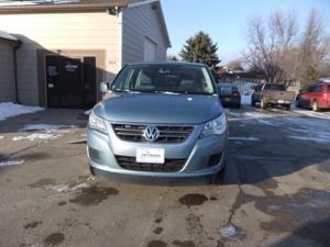 Volkswagen Routan 2010 photo 1