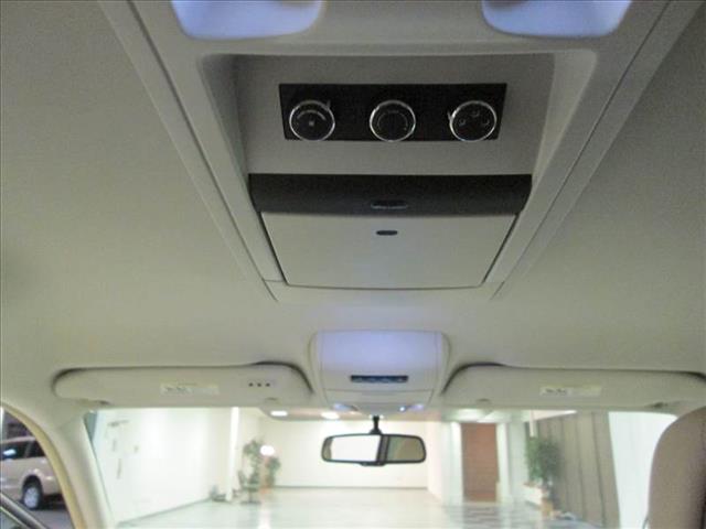 Volkswagen Routan 2010 photo 13