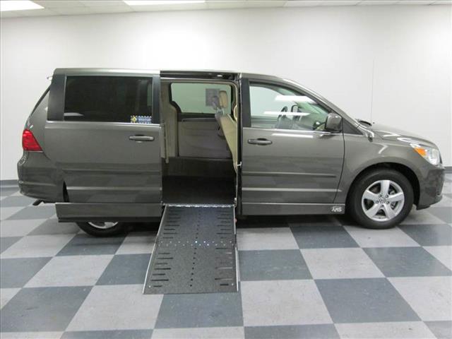 Volkswagen Routan 2010 photo 14