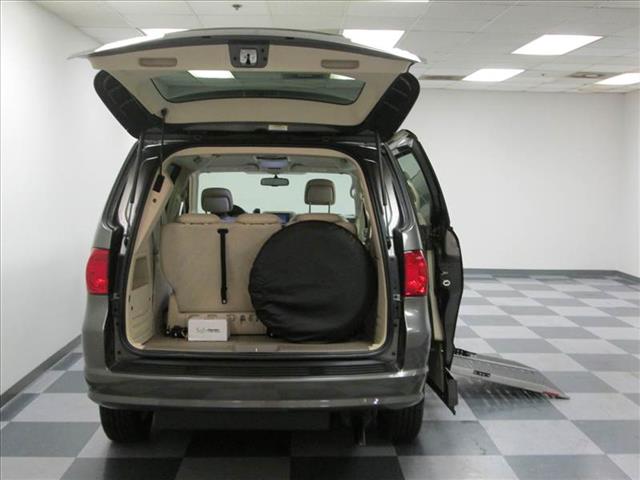 Volkswagen Routan 2010 photo 17