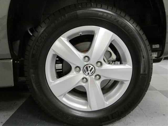 Volkswagen Routan 2010 photo 19