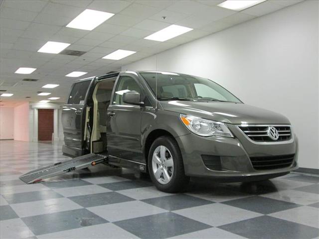 Volkswagen Routan 2010 photo 21