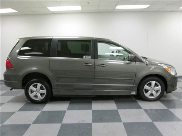 Volkswagen Routan 2010 photo 23