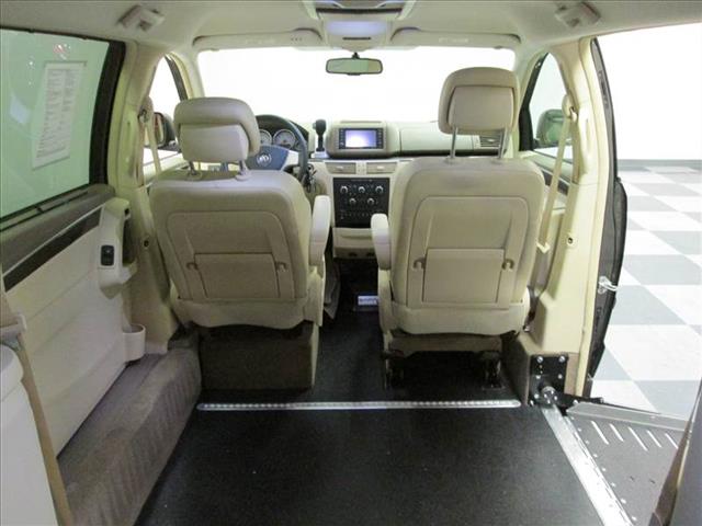 Volkswagen Routan 2010 photo 24