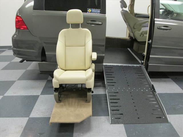 Volkswagen Routan 2010 photo 26