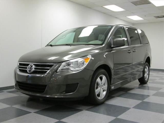 Volkswagen Routan 2010 photo 27