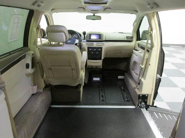 Volkswagen Routan 2010 photo 8