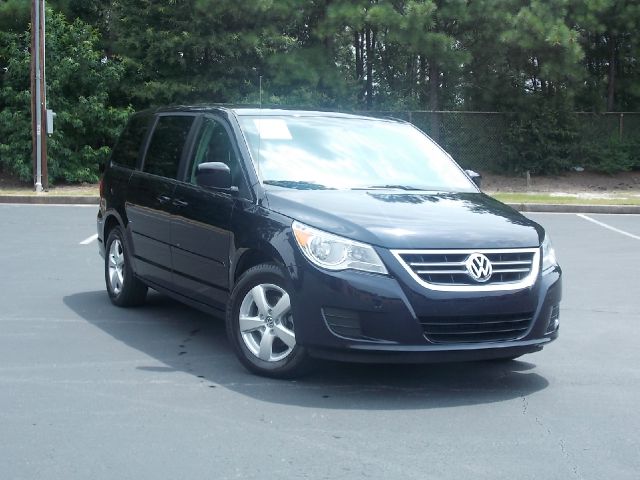 Volkswagen Routan 2010 photo 3