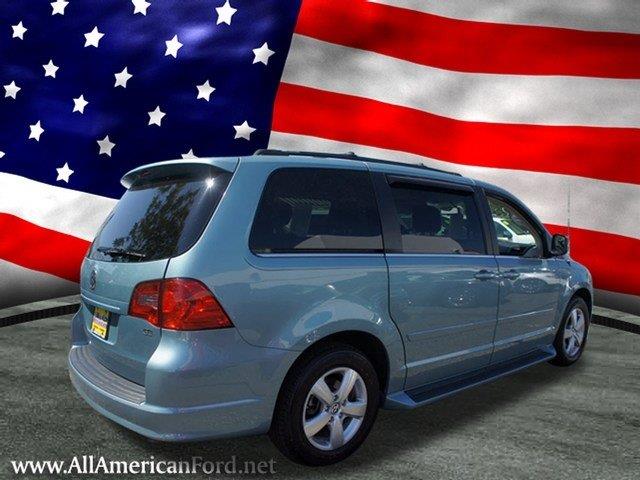 Volkswagen Routan 2010 photo 9