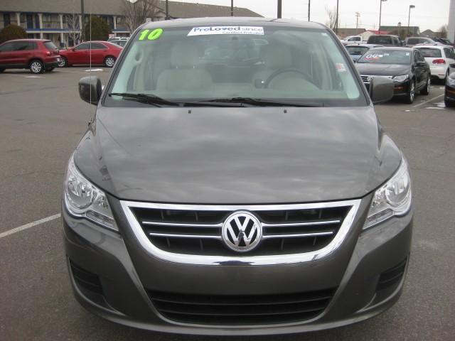 Volkswagen Routan LS Mini Van MiniVan