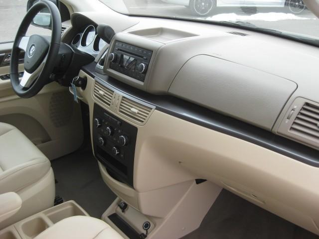 Volkswagen Routan 2010 photo 3