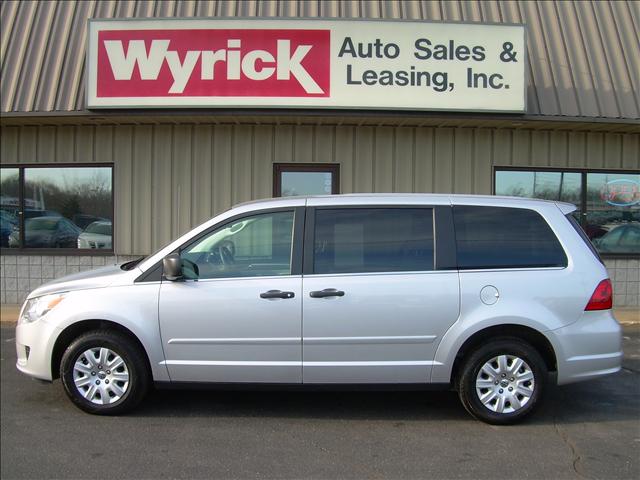 Volkswagen Routan XR MiniVan