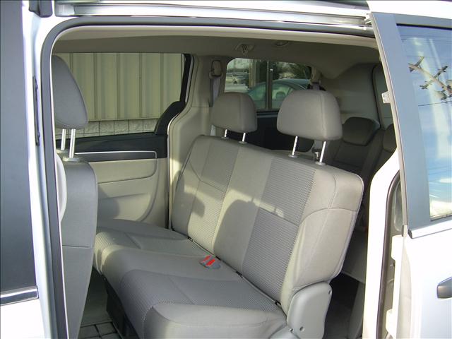 Volkswagen Routan 2010 photo 4