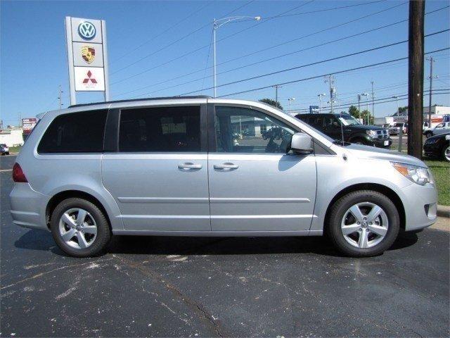 Volkswagen Routan 2011 photo 1