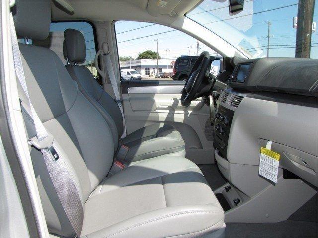 Volkswagen Routan 2011 photo 4