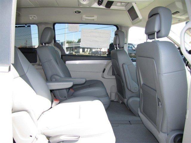 Volkswagen Routan 2011 photo 5