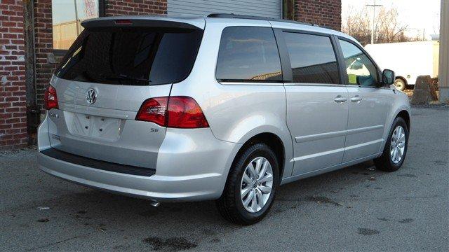 Volkswagen Routan 2012 photo 1