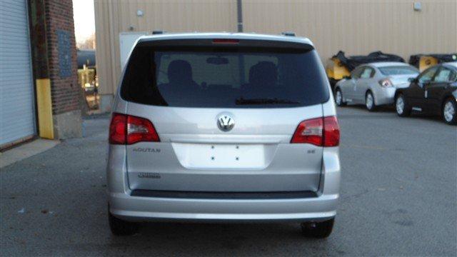 Volkswagen Routan 2012 photo 3