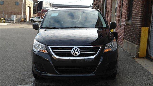 Volkswagen Routan SE MiniVan