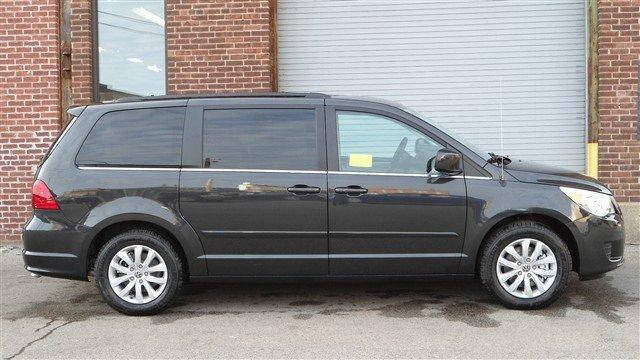 Volkswagen Routan 2012 photo 1