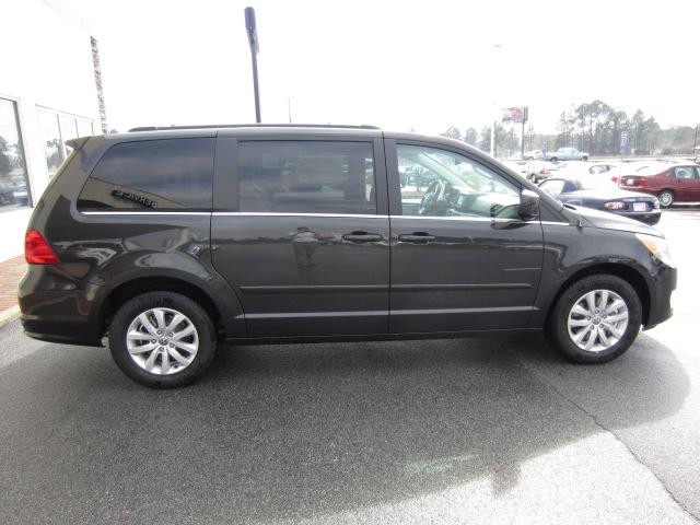 Volkswagen Routan 2012 photo 5