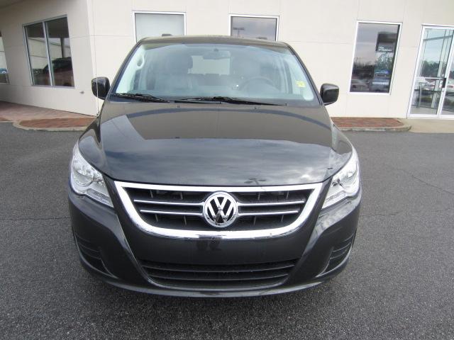 Volkswagen Routan 2012 photo 1