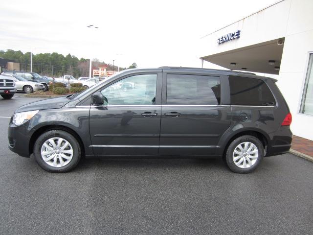 Volkswagen Routan 2012 photo 3