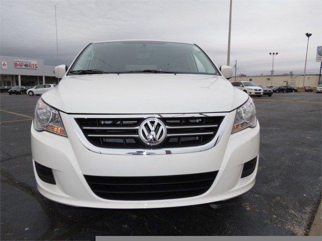 Volkswagen Routan 2012 photo 2