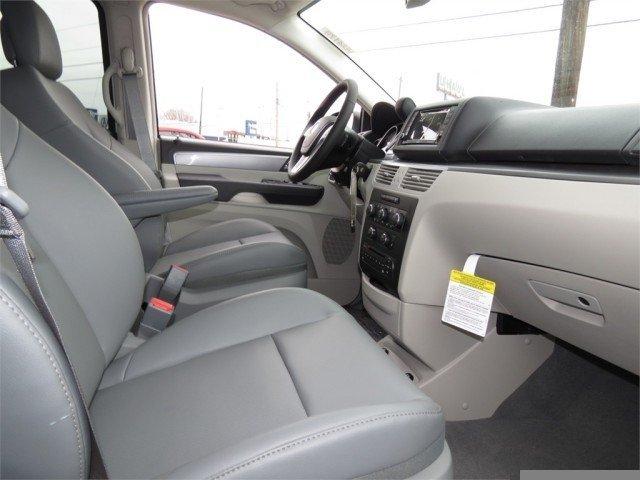 Volkswagen Routan 2012 photo 3