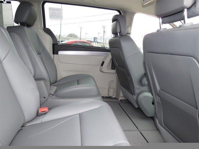 Volkswagen Routan 2012 photo 4