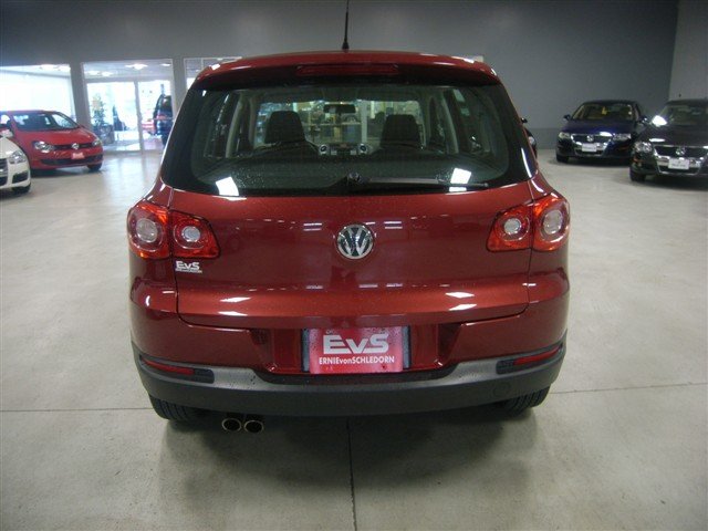 Volkswagen Tiguan 2009 photo 2