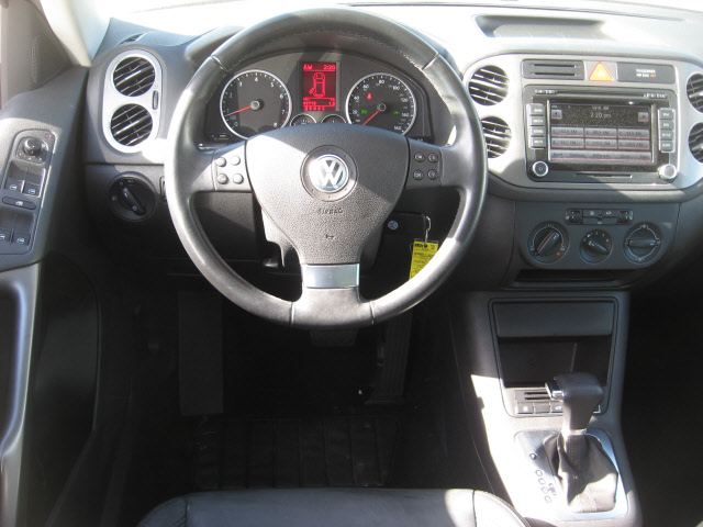 Volkswagen Tiguan 2009 photo 1