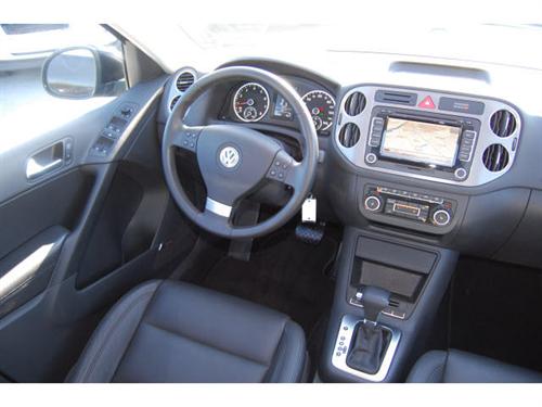 Volkswagen Tiguan 2010 photo 2