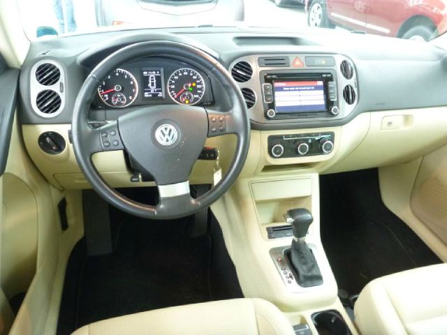 Volkswagen Tiguan 2010 photo 1